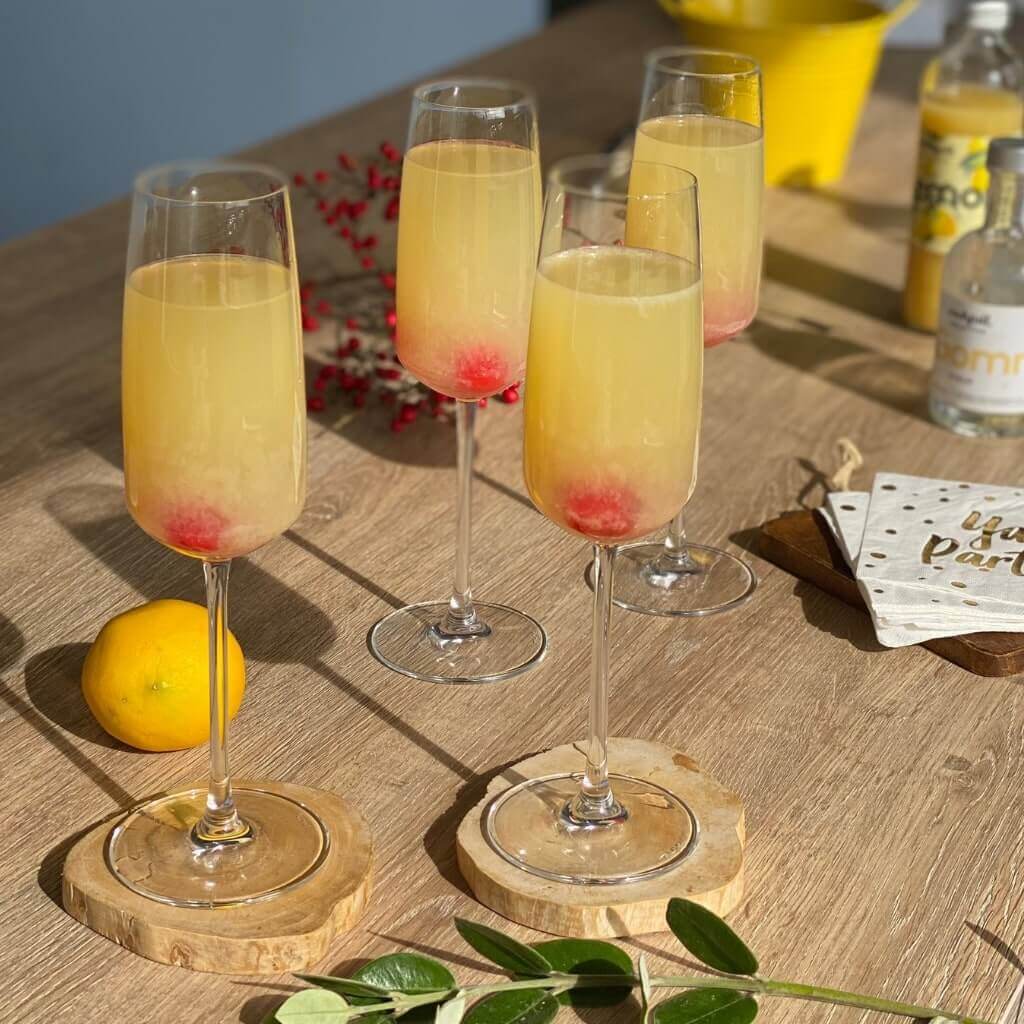 Dutch75 Cocktails in champagne flutes